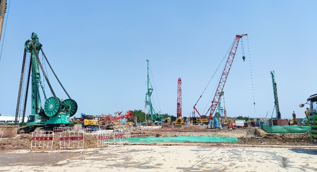 金泰抓钻铣设备马力全开，汇战“羊城花冠”白云机场T3航站楼